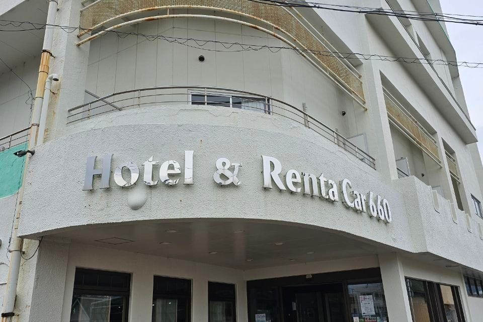 Hotel & Renta Car 660