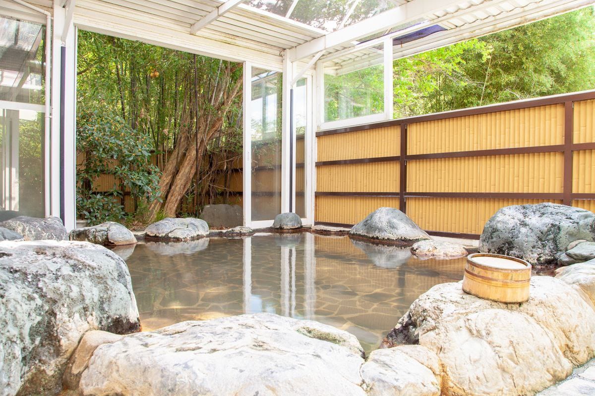 Tsutsujigasaki Hot Spring and Pool