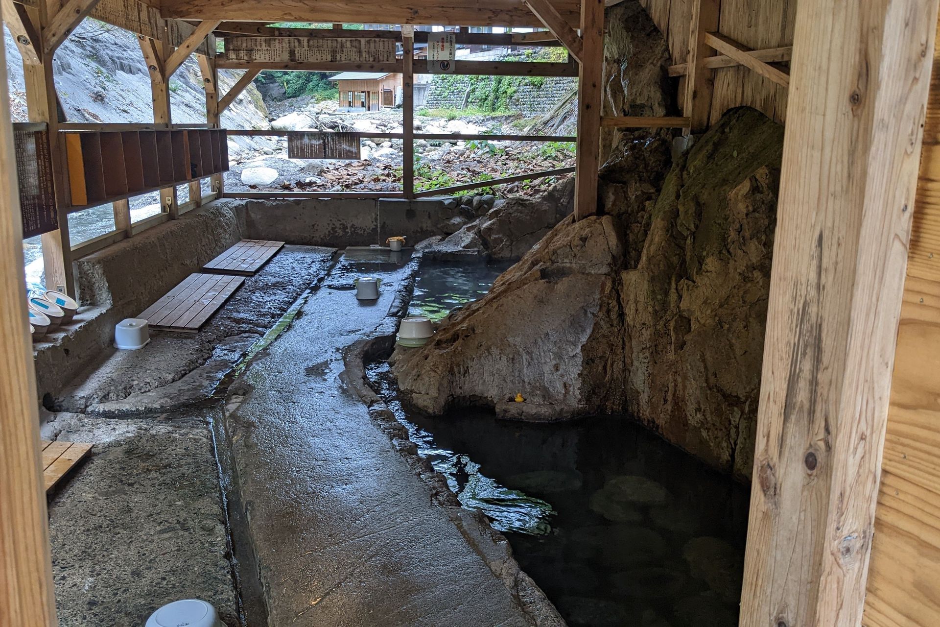 Tokusa Onsen KyōDō Yokujō Iwa Furo