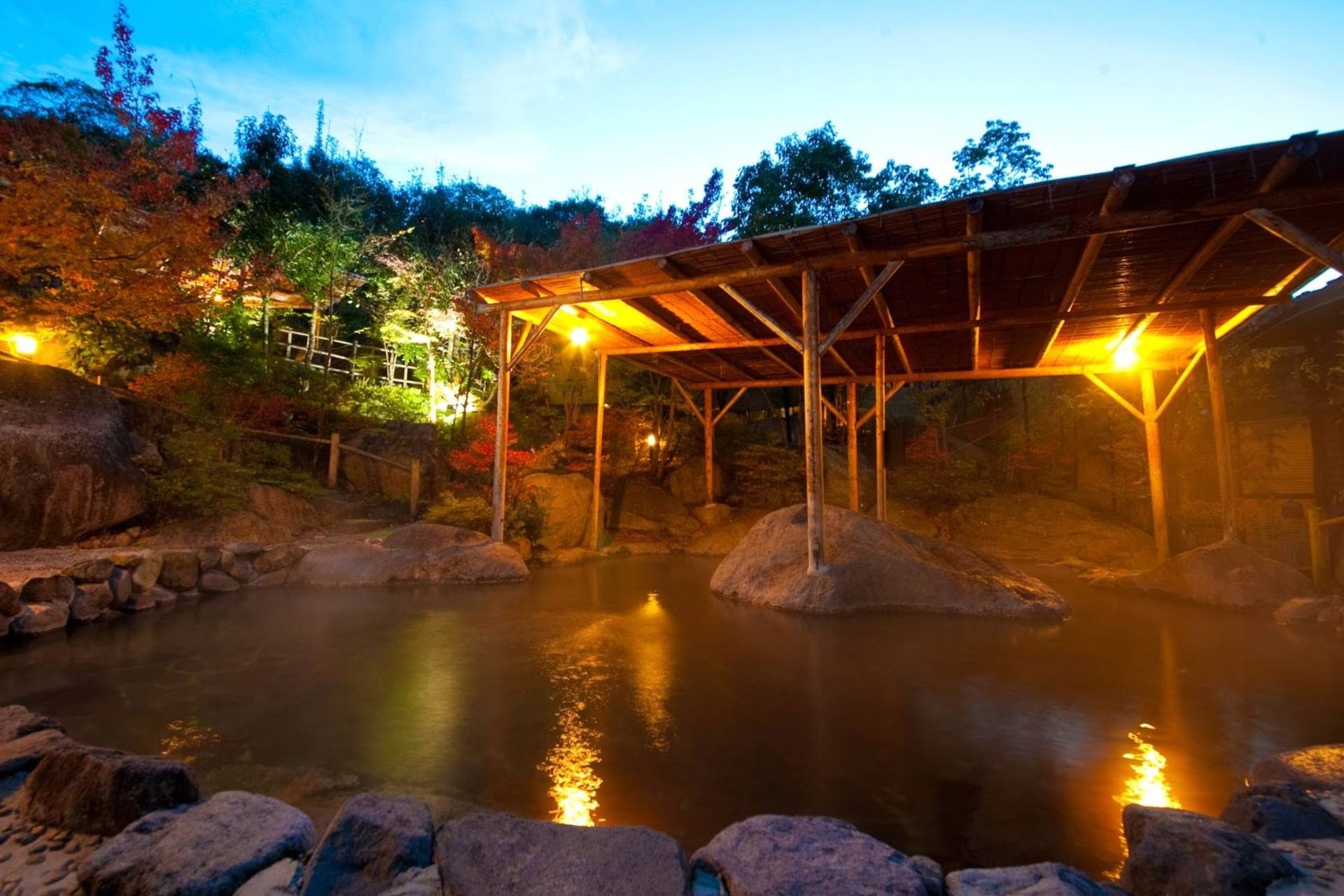 八面山金色温泉館