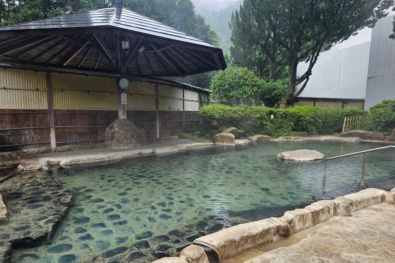Watarase Onsen large open-air bath