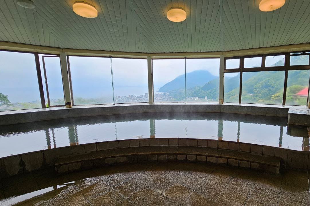 Beppu Rakutenchi Zekkei No Yu