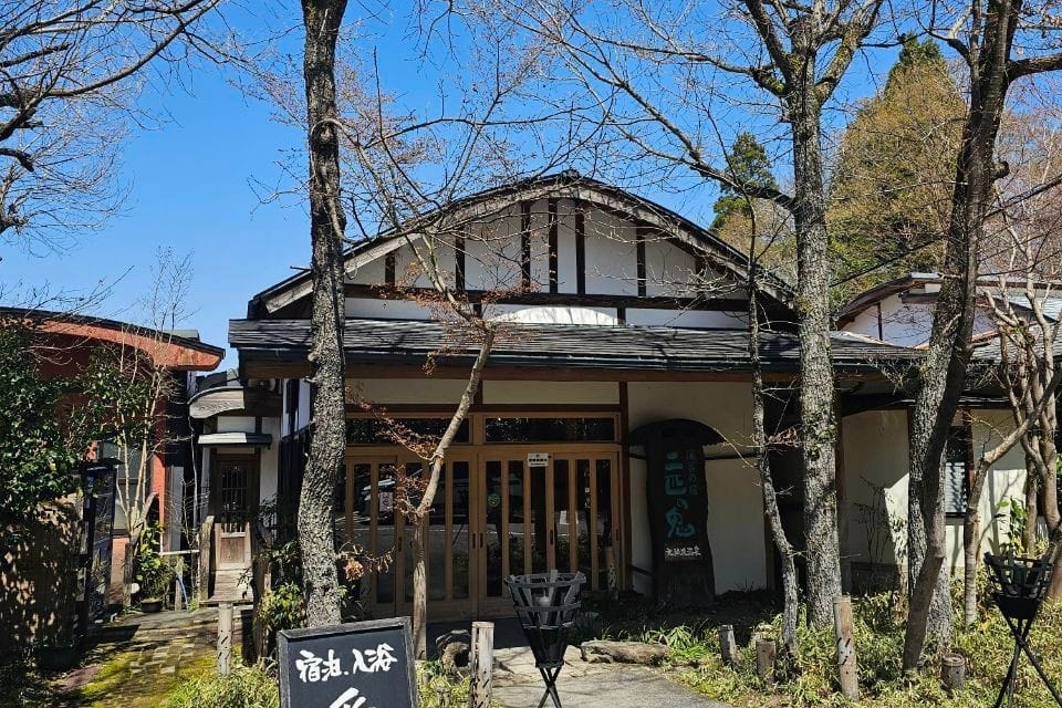 Keikoku No Yado Ni Hiki No Oni