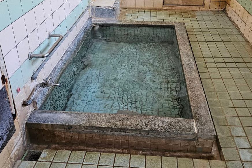 Uchikamado Onsen