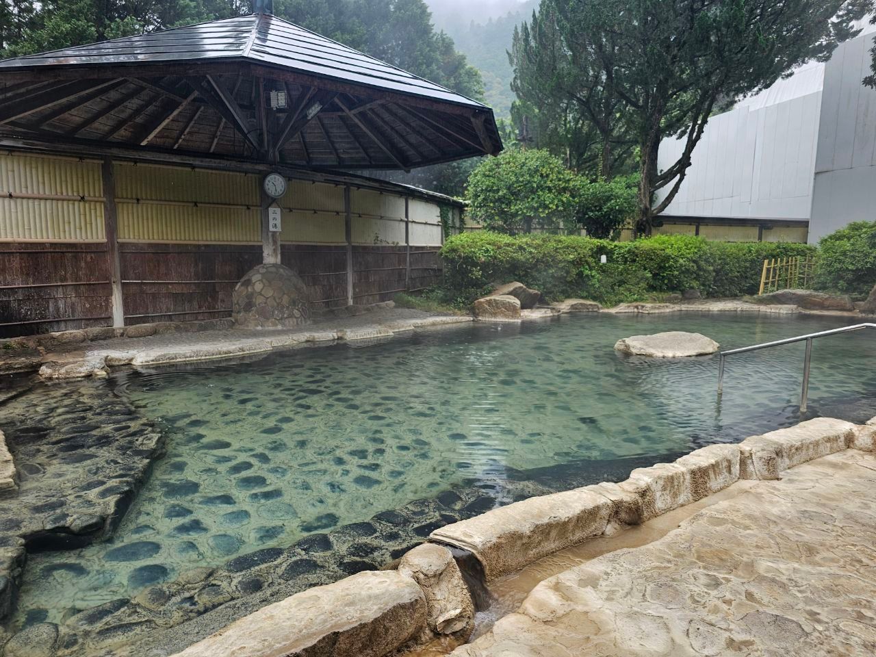 Watarase Onsen large open-air bath — photo 3