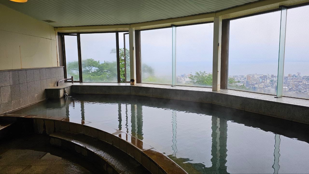 Beppu Rakutenchi Zekkei No Yu — photo 12